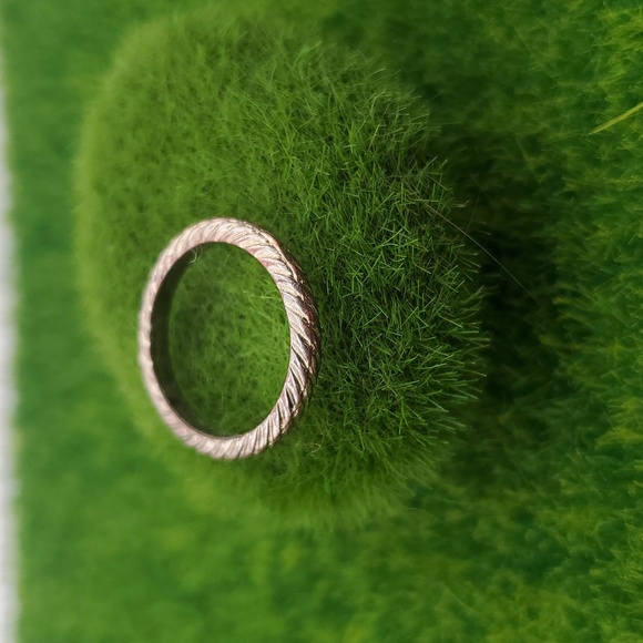 Celtic Swirl Ring Size 5 R802